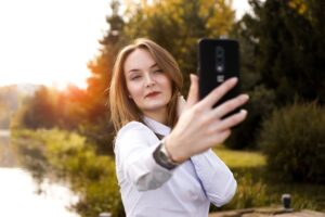 Почему не фокусируется камера на телефоне на близких объектах